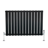 Zwart designradiator met vlakke panelen en een haakse thermostaatkraan, 600 x 910mm, moderne uitstraling en strakke lijnen