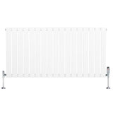 Witte design radiator met vlakke panelen, 1 kolom, 600 x 1190mm, inclusief haakse thermostaatkraan en glanzende voetsteunen