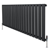 Design radiator met vlakke panelen in antraciet grijs, 600 x 1400mm, met haakse thermostaatkraan en moderne uitstraling