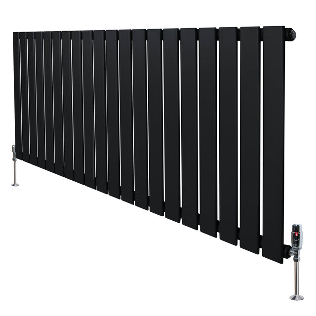 Zwarte designradiator met vlakke panelen, 1 kolom, 600 x 1400 mm, inclusief haakse thermostaatkraan en stevige metalen steunpoten