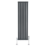 Vlakke design radiator met antraciet grijze panelen, 1 kolom, 1600 x 420mm, inclusief haakse thermostaatkraan voor moderne interieurs