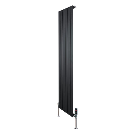 Zwarte designradiator met vlakke panelen, 1 kolom, 1600 x 420 mm, inclusief haakse thermostaatkraan voor moderne interieurs