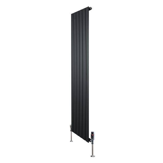 Zwarte designradiator met vlakke panelen, 1 kolom, 1600 x 420 mm, inclusief haakse thermostaatkraan voor moderne interieurs