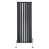 Vlakke panelen design radiator in antraciet grijs, 1 kolom, met haakse thermostaatkraan, modern en strak ontwerp
