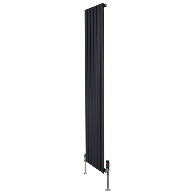 Zwarte designradiator met vlakke panelen, 1 kolom, 1800 x 420mm, inclusief haakse thermostaatkraan en moderne afwerking