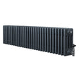 Traditionele 4-kolom radiator in antraciet grijs, 300 x 1370 mm, met haakse thermostaatkraan en verticale ribben voor optimale warmteafgifte