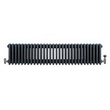 Traditionele 4-kolom radiator in antracietgrijs, 300 x 1370 mm, met haakse thermostaatkraan en een gestreept, metalen ontwerp