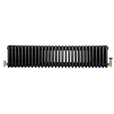 Traditionele zwarte 4-kolom radiator van 300 x 1370 mm met glanzende afwerking en haakse thermostaatkraan aan de zijkant