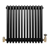 Traditionele zwarte 4-kolom radiator van 600 x 605 mm met glanzende gouden haakse thermostaatkraan en een ribbelige textuur