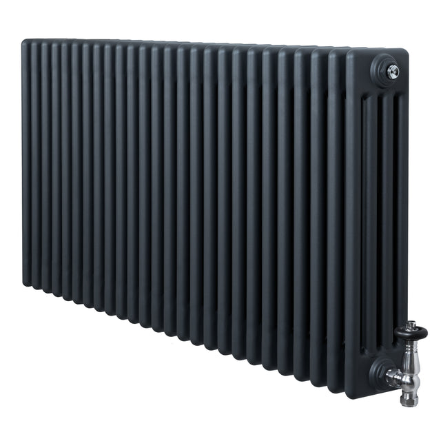 Traditionele antraciet grijze 4-kolom radiator van 600 x 1190 mm met haakse thermostaatkraan en een gladde, stevige afwerking