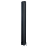 Traditionele antraciet grijze 4-kolom radiator van 1800 x 200 mm met haakse thermostaatkraan en verticale ribbelstructuur