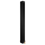 Traditionele zwarte 4-kolom radiator van 1800 x 200 mm met een haakse thermostaatkraan voor een elegante uitstraling