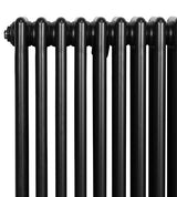 Traditionele zwarte 4-kolom radiator van 1800 x 200 mm met glanzende afwerking en haakse thermostaatkraan voor optimale verwarming