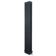 Traditionele antraciet grijze 4-kolom radiator van 1800 x 290 mm met een haakse thermostaatkraan, strak en modern ontwerp