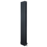 Traditionele antraciet grijze 4-kolom radiator van 1800 x 290 mm met een haakse thermostaatkraan, strak en modern ontwerp