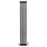 Zwarte traditionele 4-kolom radiator van 1800 x 290 mm met een glanzende afwerking en een haakse thermostaatkraan aan de onderkant
