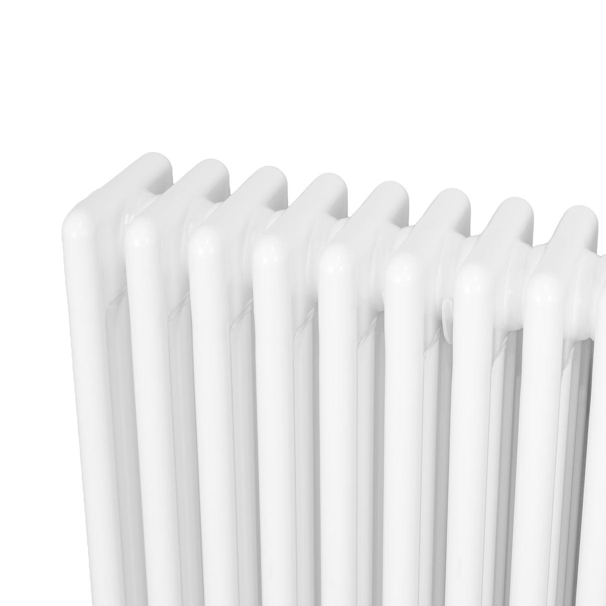 Traditionele witte 4-kolom radiator van 300 x 1010 mm met een gladde, glanzende afwerking en rechte lijnen voor een klassieke uitstraling