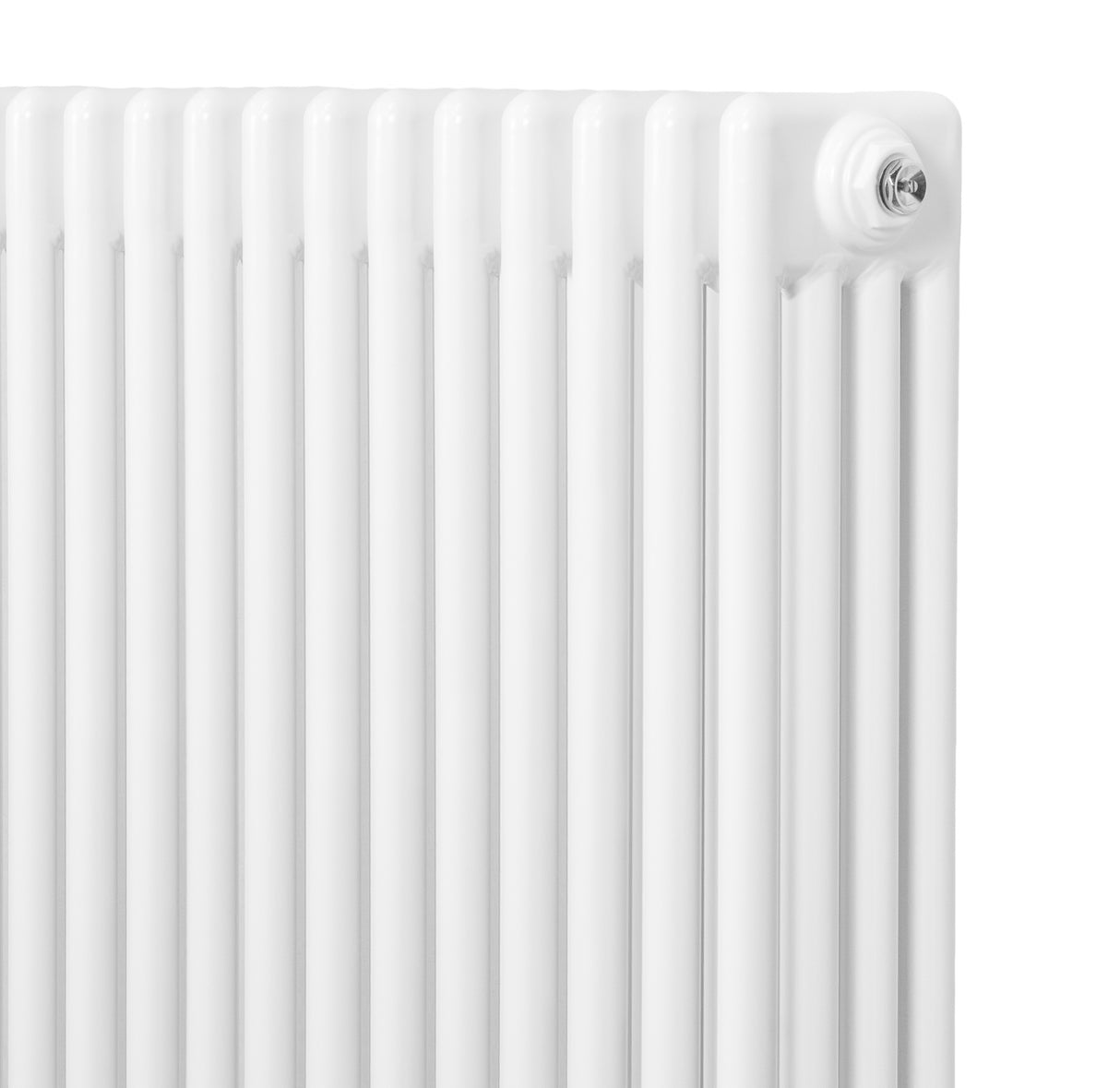 Traditionele witte 4-kolom radiator van 300 x 1370 mm met een gladde, glanzende afwerking en rechte lijnen voor een klassieke uitstraling
