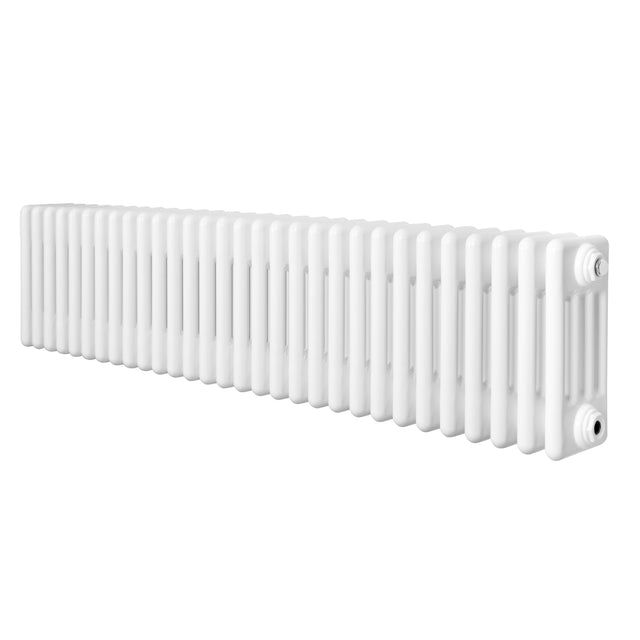 Traditionele witte 4-kolom radiator van 300 x 1370 mm met een gladde, glanzende afwerking en rechte lijnen voor een klassieke uitstraling