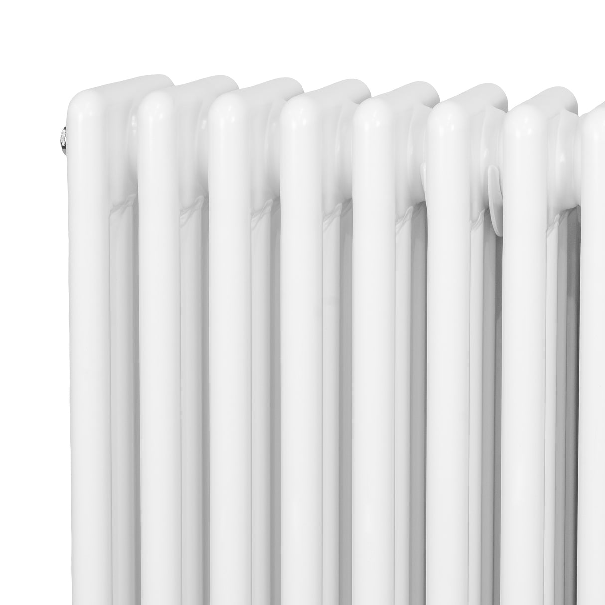 Traditionele witte 4-kolom radiator van 300 x 1505 mm met een gladde, glanzende afwerking en rechte lijnen voor een klassieke uitstraling