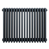 Traditionele 4-kolom radiator in antracietgrijs, met een strakke, verticale structuur en gladde, matte afwerking van metaal