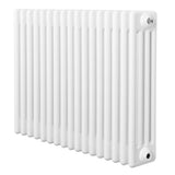 Traditionele witte 4-kolom radiator van 600 x 785 mm met een gladde, glanzende afwerking en rechte lijnen voor een tijdloze uitstraling