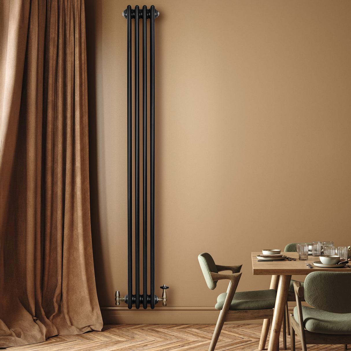 Traditionele zwarte 4-kolom radiator van 1800 x 200mm, elegant tegen een beige muur, met een moderne en stijlvolle uitstraling