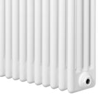 Traditionele 4-kolom radiator in wit, 1800 x 290 mm, met een gladde, glanzende afwerking en rechte, verticale ribben