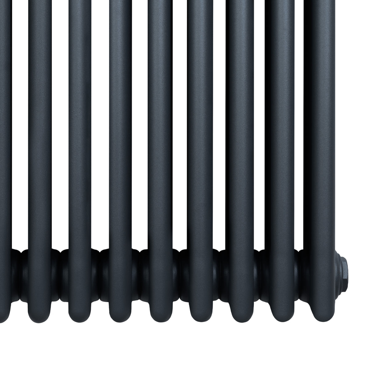 Traditionele 4-kolom radiator in antracietgrijs, met een strak, modern ontwerp en een matte afwerking voor een elegante uitstraling