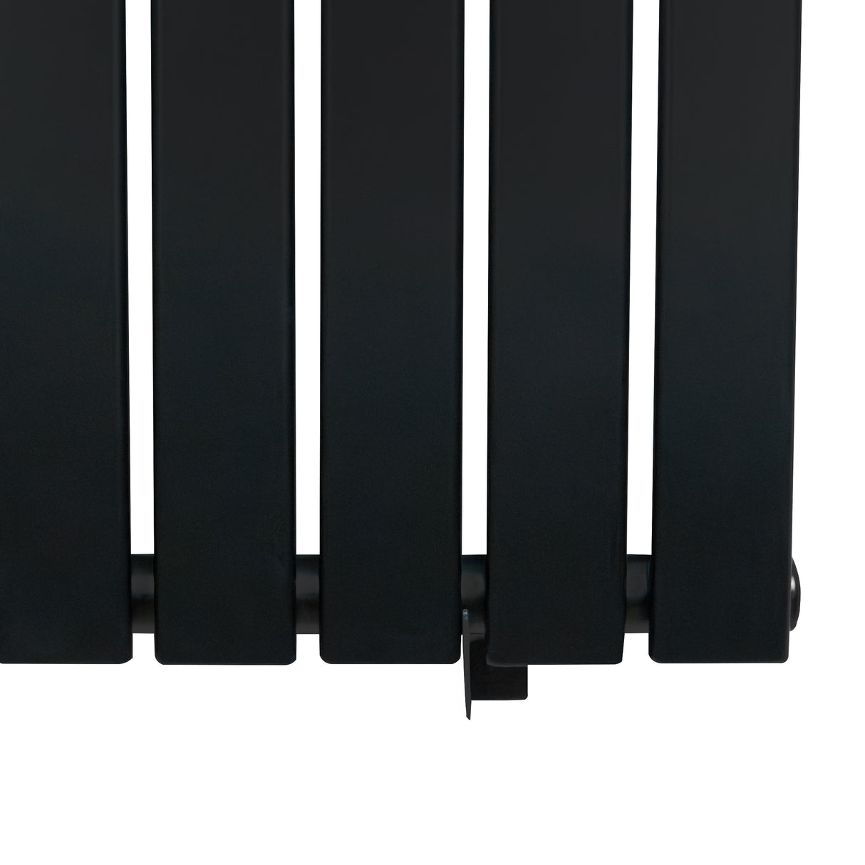 Zwart design radiator met vlakke panelen, 1 kolom, afmetingen 600 x 700mm, moderne uitstraling en strakke lijnen