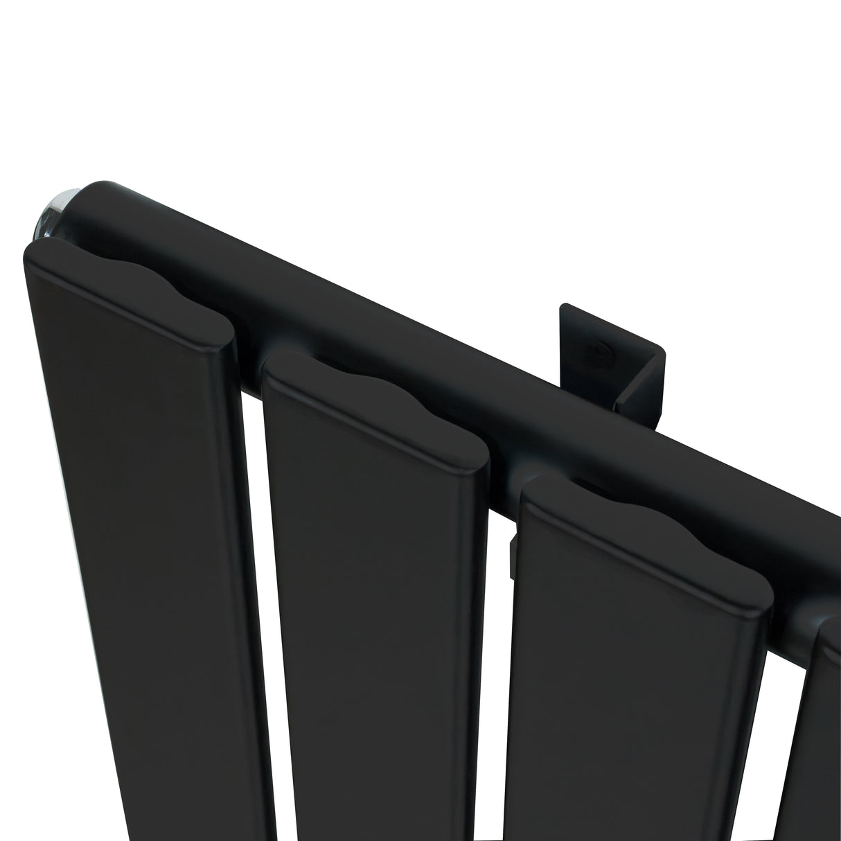 Zwart design radiator met vlakke panelen en één kolom, afmetingen 600 x 910 mm, moderne uitstraling en strakke lijnen