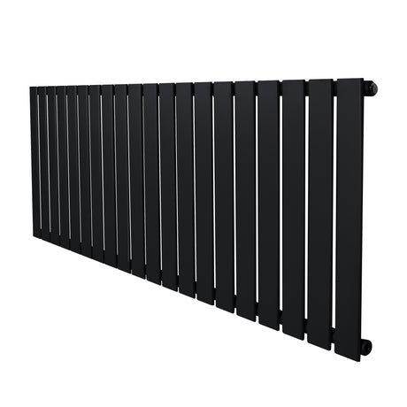 Zwarte design radiator met vlakke panelen en één kolom, 600 x 1400 mm, strak en modern ontwerp met een matte afwerking
