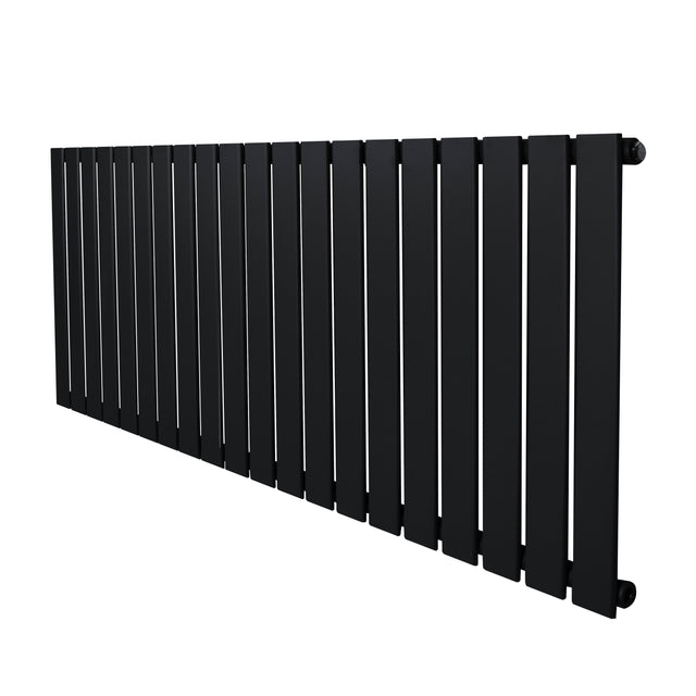 Zwarte design radiator met vlakke panelen en één kolom, 600 x 1400 mm, strak en modern ontwerp met een matte afwerking