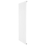 Strakke, witte designradiator met vlakke panelen en één kolom, afmetingen 1600 x 560 mm, ideaal voor moderne interieurs