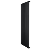 Zwarte designradiator met vlakke panelen en één kolom, 1600 x 560 mm, met een strakke, moderne uitstraling en gladde afwerking