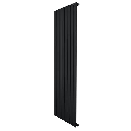 Zwarte designradiator met vlakke panelen en één kolom, 1600 x 560 mm, met een strakke, moderne uitstraling en gladde afwerking