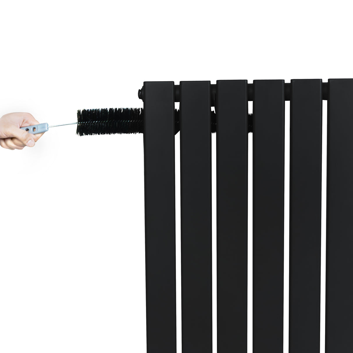 Zwart designradiator met vlakke panelen en één kolom, handmatig verstelbaar met een sleutel, strak en modern uiterlijk
