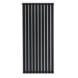 Zwarte designradiator met vlakke panelen en één kolom, 1600 x 700 mm, met een strakke, moderne uitstraling en gladde afwerking