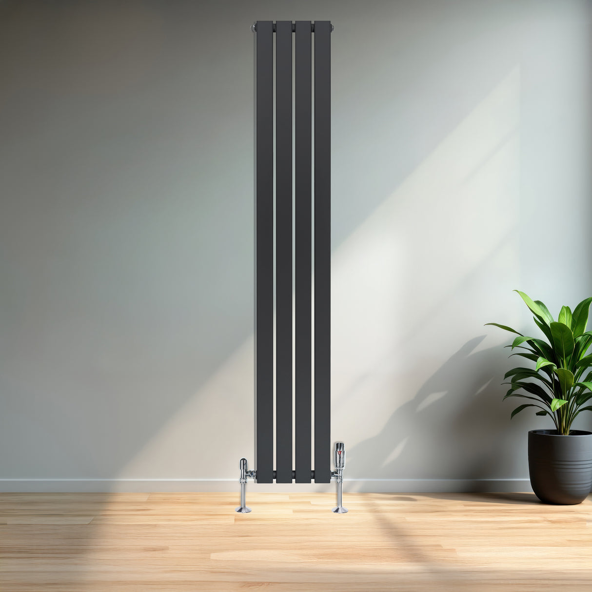 Vlakke panelen designradiator in antraciet grijs, 1 kolom, 1800 x 280mm, met moderne uitstraling en strakke lijnen in een lichte ruimte
