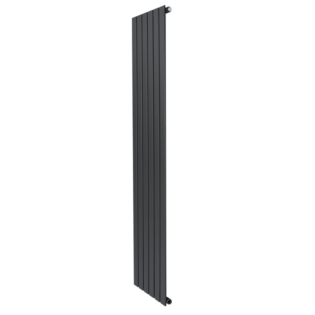 Strakke antraciet grijze design radiator met vlakke panelen en een hoogte van 1800 mm en breedte van 420 mm, ideaal voor moderne interieurs