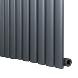 Ovale design radiator in antraciet grijs met één kolom, 600 mm x 600 mm, met een matte afwerking en strakke lijnen
