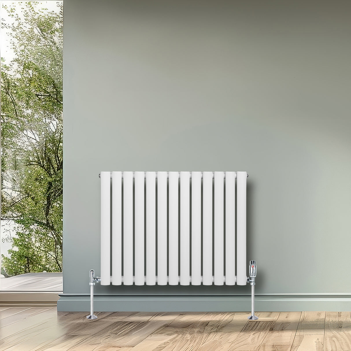 Ovale design radiator in wit met één kolom, 600 mm x 780 mm, geplaatst tegen een groene muur in een lichte ruimte met houten vloer