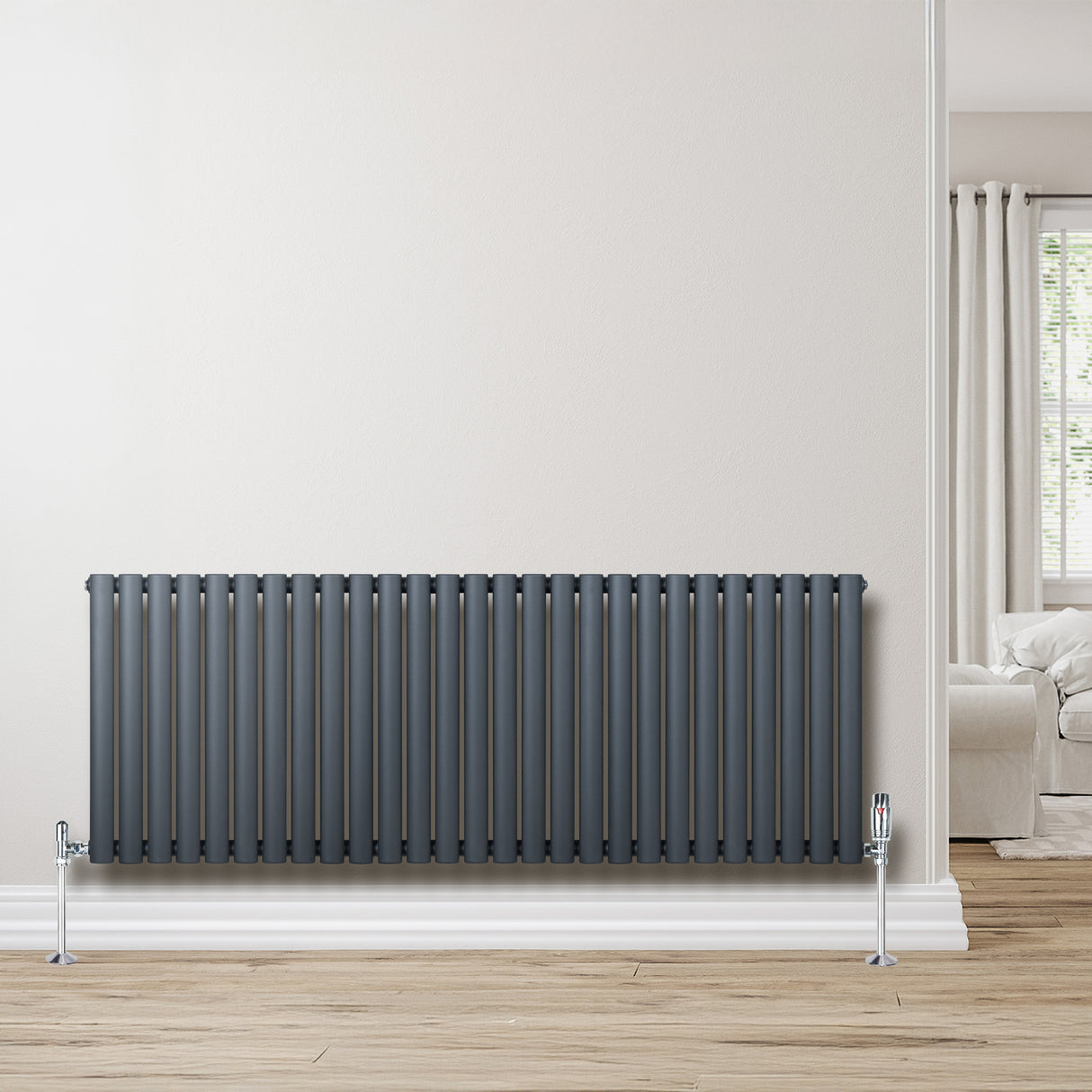 Ovale design radiator van 600 mm x 1620 mm in antraciet grijs, met een strakke, moderne uitstraling en verticale kolommen