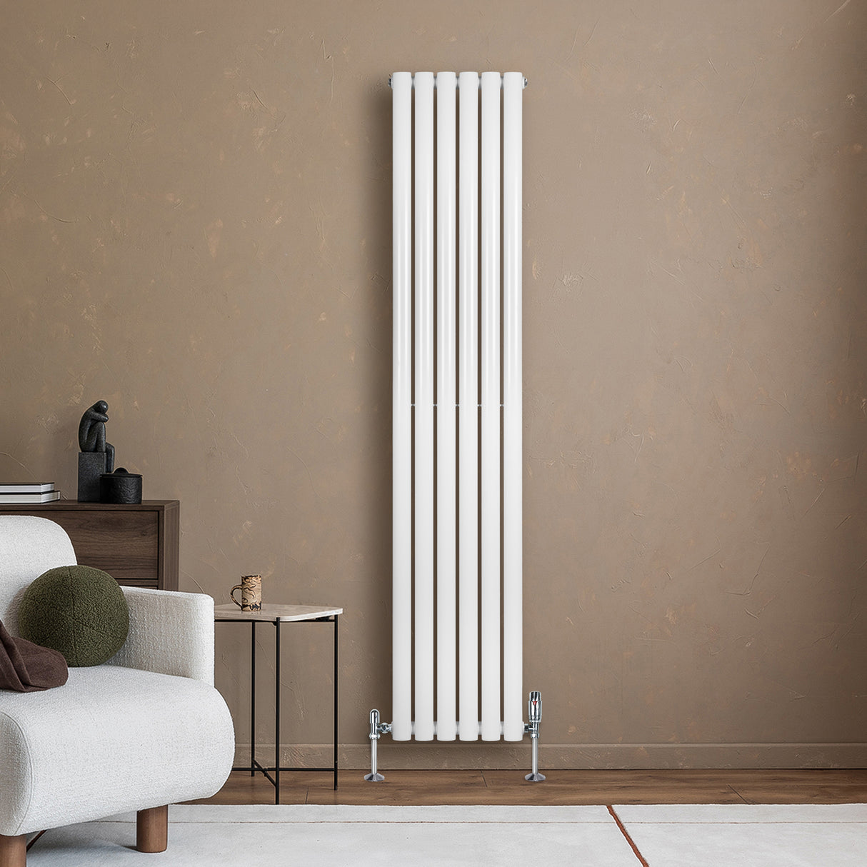 Ovale witte design radiator van 1800 mm x 360 mm met een strakke, moderne uitstraling en een gladde, glanzende afwerking