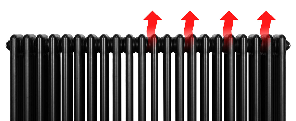 Zwart metalen radiator met een gestroomlijnd ontwerp en verticale ribben, straalt warmte uit met rode pijlen die de luchtstroom aangeven