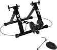 Zwarte magnetische fietstrainer Velo Pro met stevige mat, robuuste metalen constructie en verstelbare steun voor optimale stabiliteit