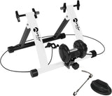 Witte magnetische fietstrainer Velo Pro met zwarte details, stevige constructie en bijbehorende mat voor stabiliteit tijdens gebruik