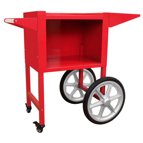 Heldere rode popcornmachine met onderstel, voorzien van grote wielen en een open opbergvak voor popcornaccessoires