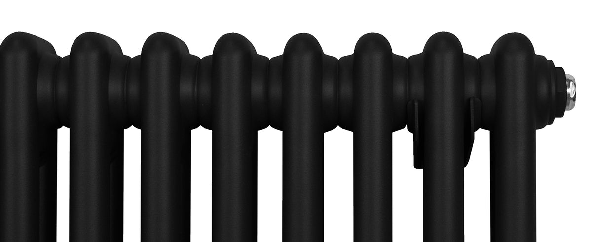 Zwart metalen radiator met een strakke, moderne uitstraling en ronde, gladde vormen, perfect voor eigentijdse interieurs