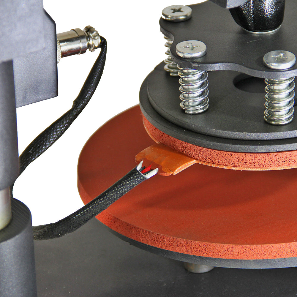 Bordpers met een oranje rubberen plaat, metalen schroeven en een zwarte kabel, ideaal voor het afdrukken met een Epson printer